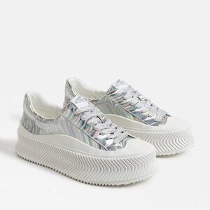 $89 NWT SAM EDELMAN Silver Platform Sneaker
